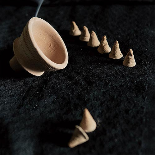 絕美依蘭包藏的黑暗與光明 - 𝗔𝗠𝗜𝗡療癒綠洲®